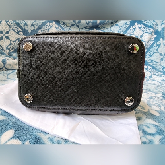 MICHAEL KORS GREENWICH DRAWSTRING/BUCKET BAG MEDIUM ,COLOR BLACK - Picture 8 of 9